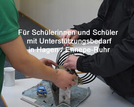 Kinder bei einer praktischen Übung beim Berufsinformationstag